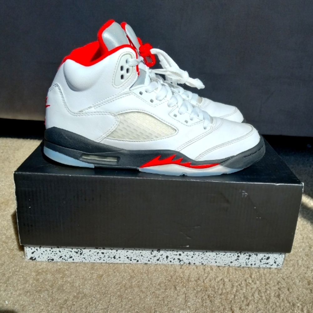 Size 6y Nike Air Jordan 5 Retro